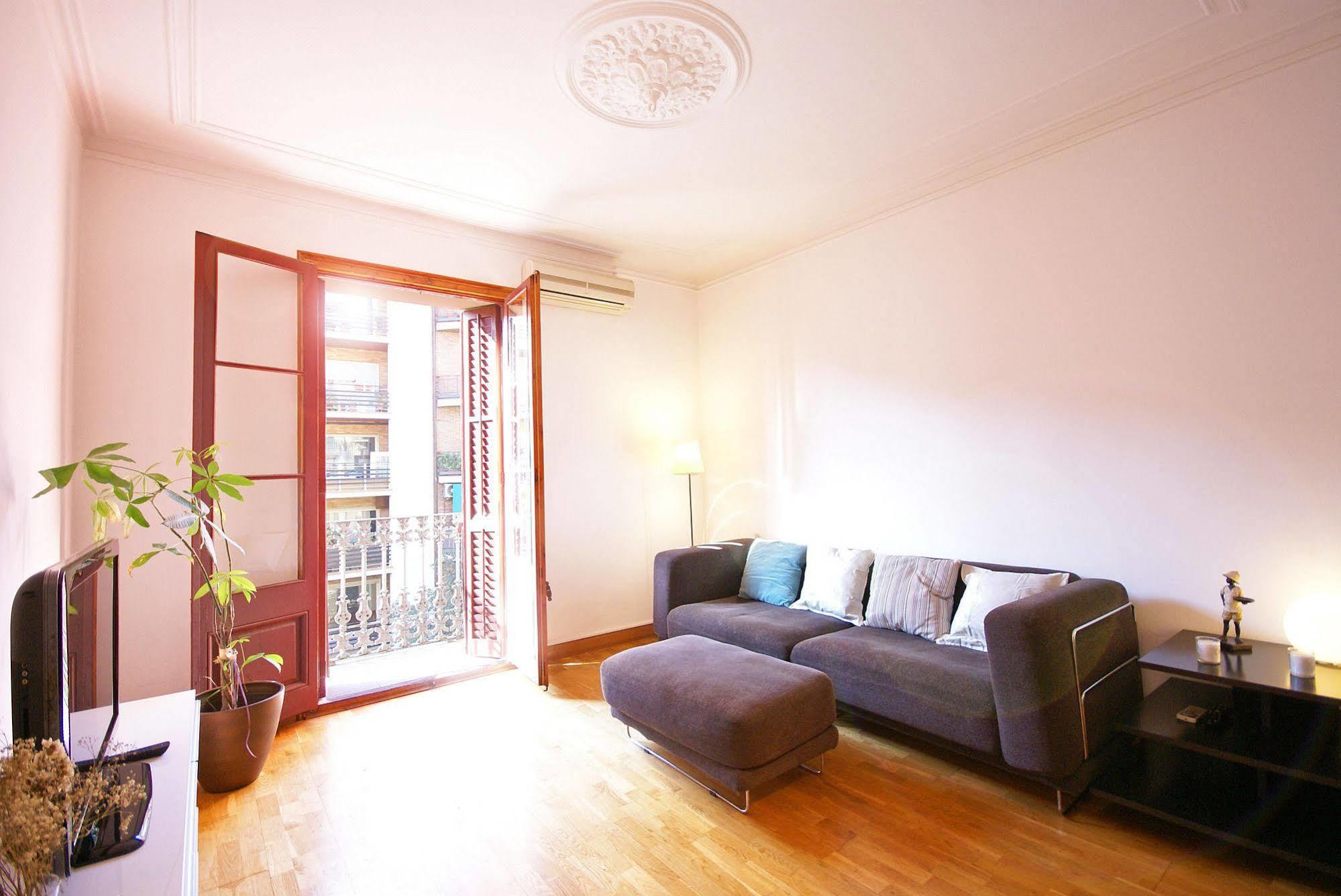 Flateli Aribau Apartment Barcelona Exterior photo